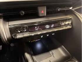 Toyota C-HR (2025) thumbnail 18