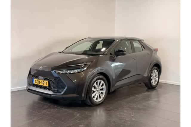 Toyota C-HR (2024) thumbnail 1