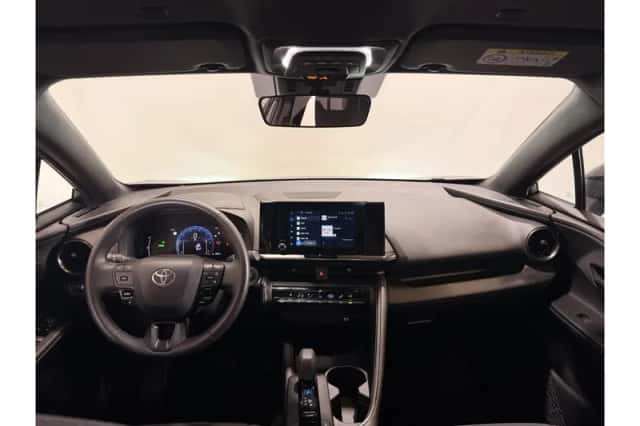 Toyota C-HR (2024) thumbnail 2