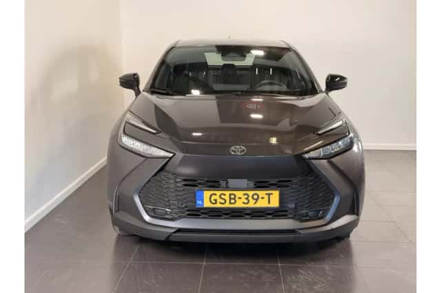 Toyota C-HR (2024) thumbnail 4