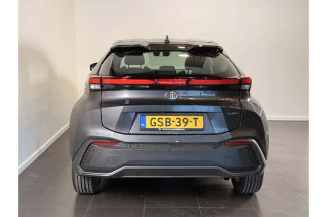 Toyota C-HR (2024) thumbnail 5