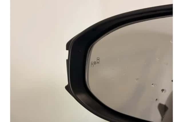 Toyota C-HR (2024) thumbnail 6