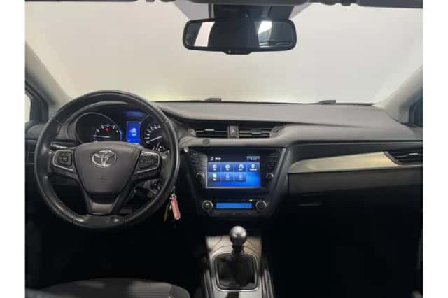 Toyota Avensis (2016) thumbnail 2