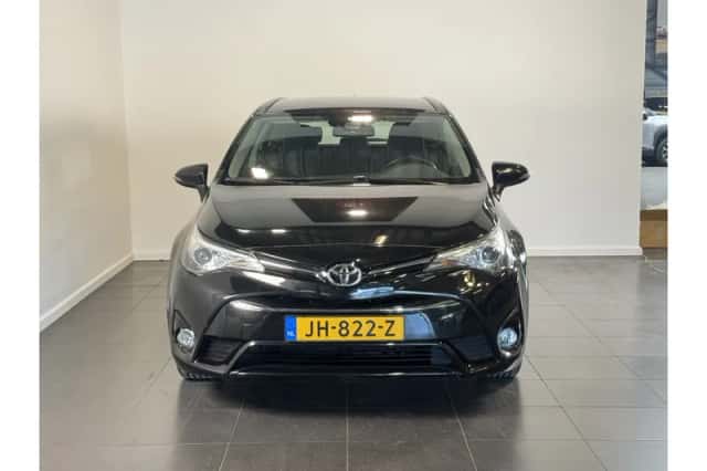 Toyota Avensis (2016) thumbnail 3