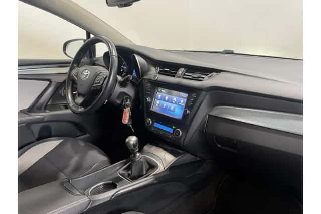 Toyota Avensis (2016) thumbnail 4