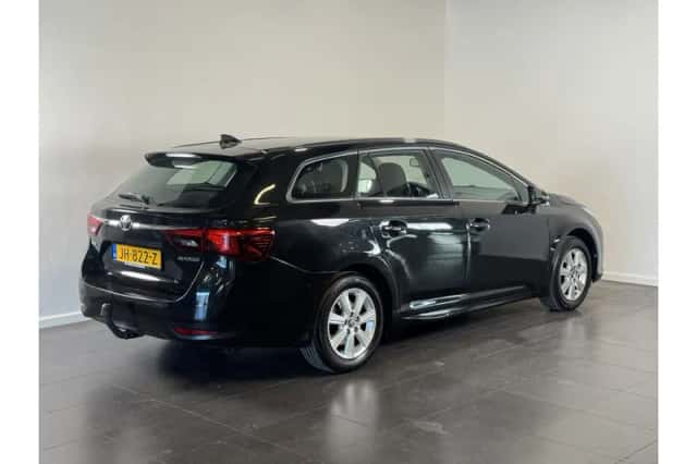 Toyota Avensis (2016) thumbnail 5