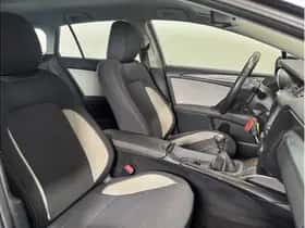 Toyota Avensis (2016) thumbnail 6
