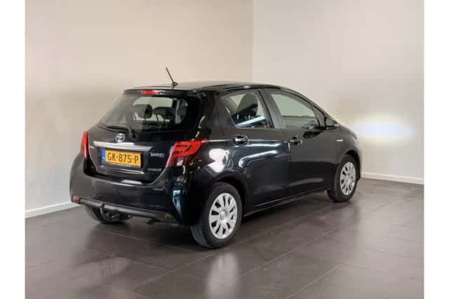Toyota Yaris (2015) thumbnail 3