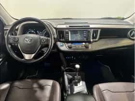 Toyota RAV4 (2017) thumbnail 2
