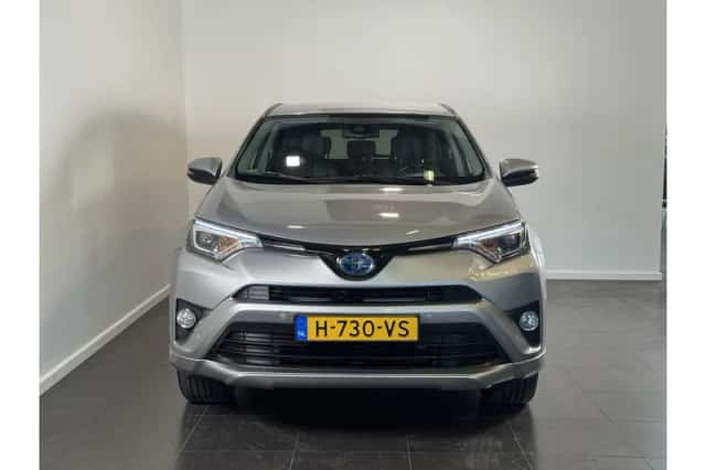 Toyota RAV4 (2017) thumbnail 3