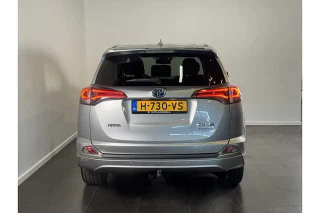 Toyota RAV4 (2017) thumbnail 5