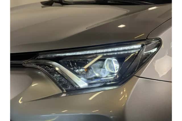 Toyota RAV4 (2017) thumbnail 6