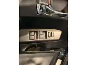 Toyota RAV4 (2017) thumbnail 12