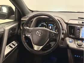 Toyota RAV4 (2017) thumbnail 16
