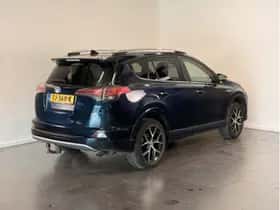 Toyota RAV4 (2017) thumbnail 3