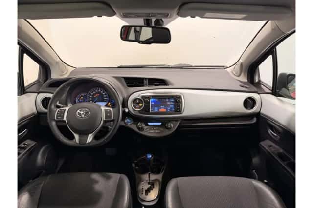 Toyota Yaris (2014) thumbnail 2