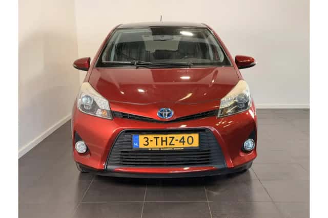 Toyota Yaris (2014) thumbnail 3