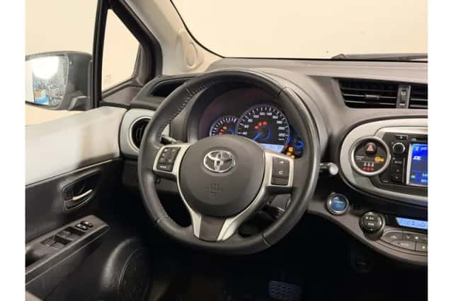 Toyota Yaris (2014) thumbnail 6