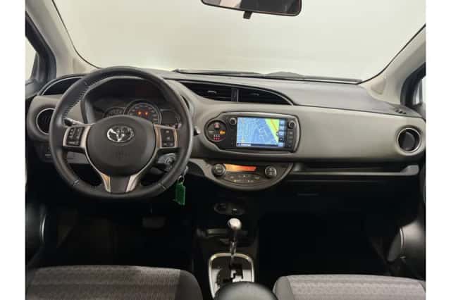 Toyota Yaris (2016) thumbnail 2