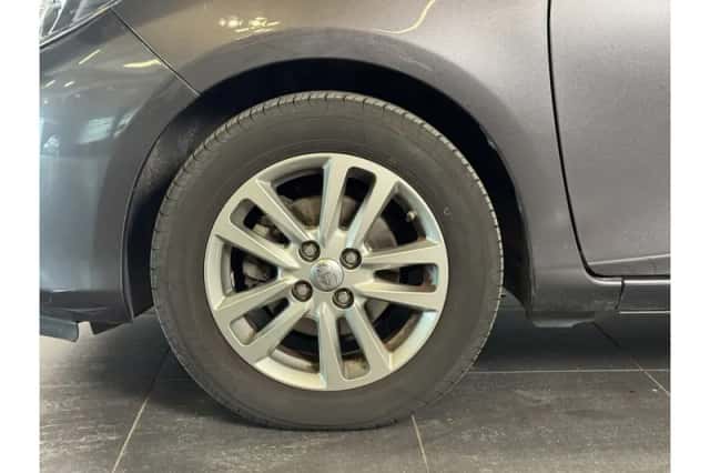 Toyota Yaris (2016) thumbnail 4