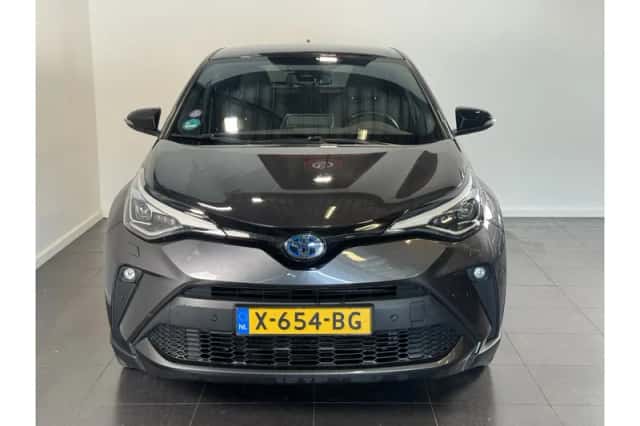 Toyota C-HR (2023) thumbnail 3