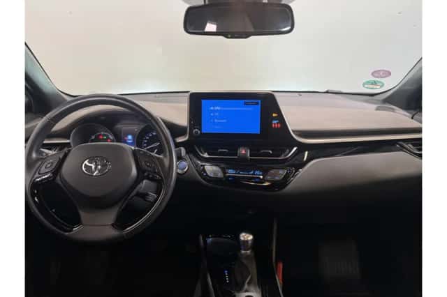 Toyota C-HR (2023) thumbnail 4