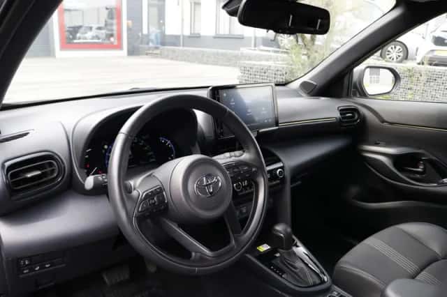 Toyota Yaris Cross (2024) thumbnail 2