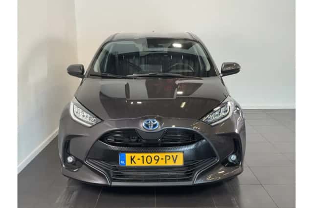 Toyota Yaris (2021) thumbnail 3