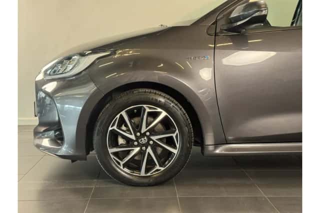 Toyota Yaris (2021) thumbnail 4