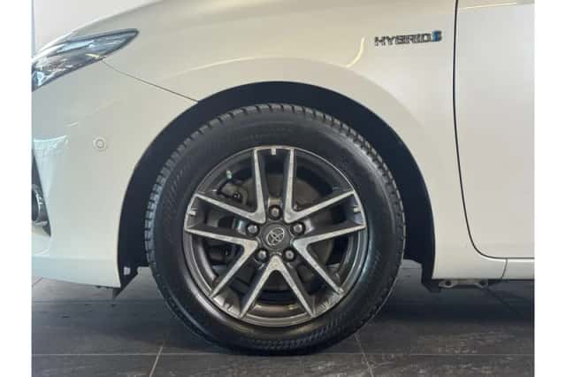 Toyota Auris (2014) thumbnail 4