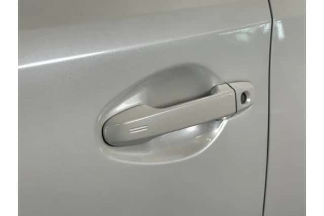 Toyota Auris (2014) thumbnail 5