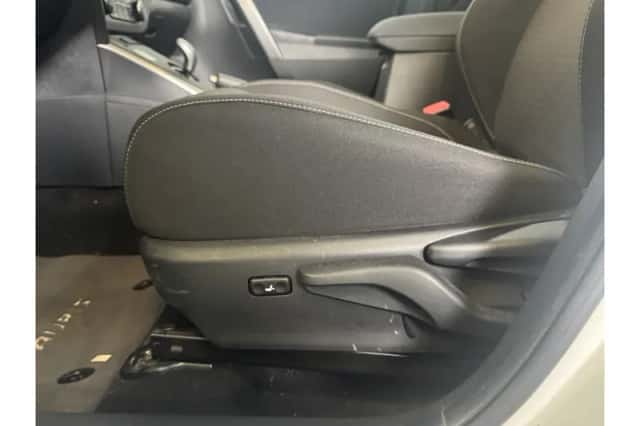 Toyota Auris (2014) thumbnail 6