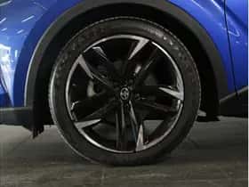 Toyota C-HR (2023) thumbnail 6