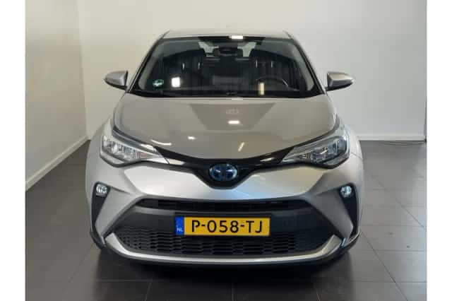 Toyota C-HR (2022) thumbnail 3