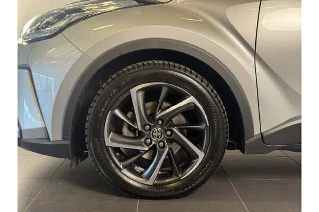 Toyota C-HR (2022) thumbnail 4