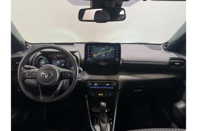 Toyota Yaris (2021) thumbnail 2