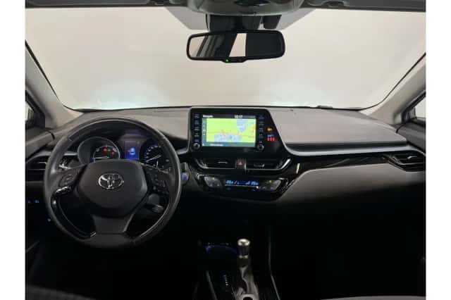 Toyota C-HR (2020) thumbnail 2