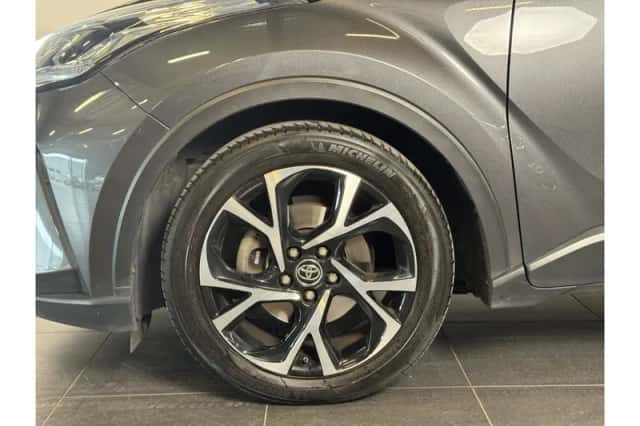 Toyota C-HR (2020) thumbnail 4