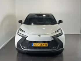 Toyota C-HR (2025) thumbnail 2
