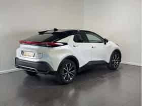 Toyota C-HR (2025) thumbnail 3