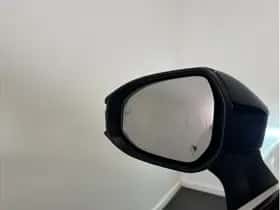 Toyota C-HR (2025) thumbnail 6