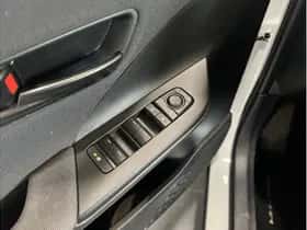 Toyota C-HR (2025) thumbnail 7