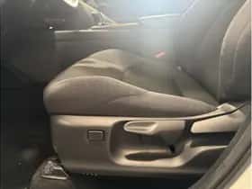 Toyota C-HR (2025) thumbnail 8