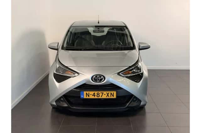 Toyota Aygo (2022) thumbnail 2