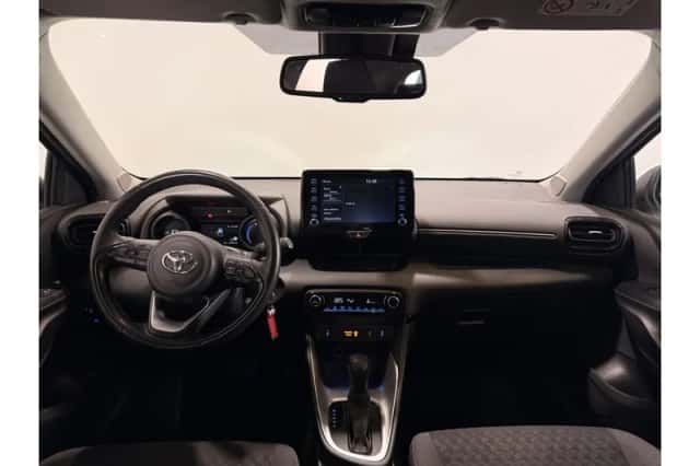 Toyota Yaris (2023) thumbnail 2