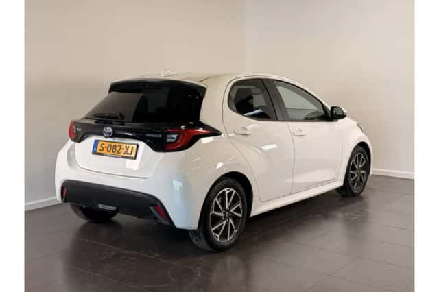 Toyota Yaris (2023) thumbnail 3