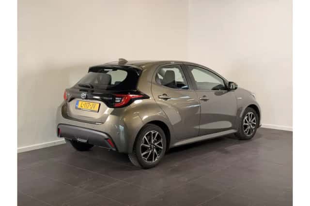 Toyota Yaris (2021) thumbnail 3