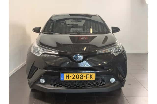Toyota C-HR (2019) thumbnail 2