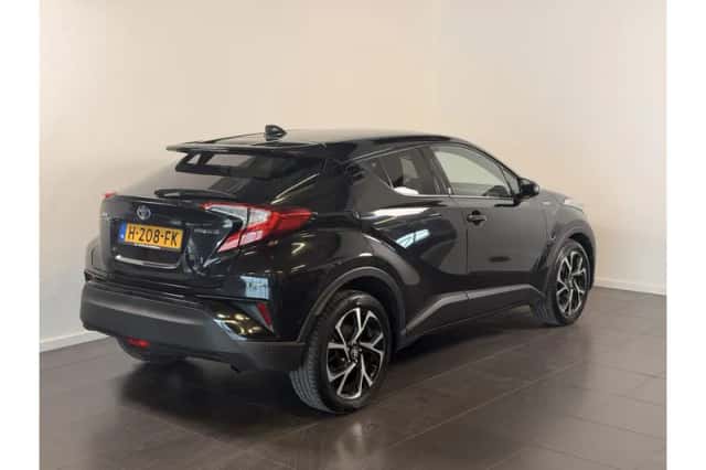 Toyota C-HR (2019) thumbnail 3