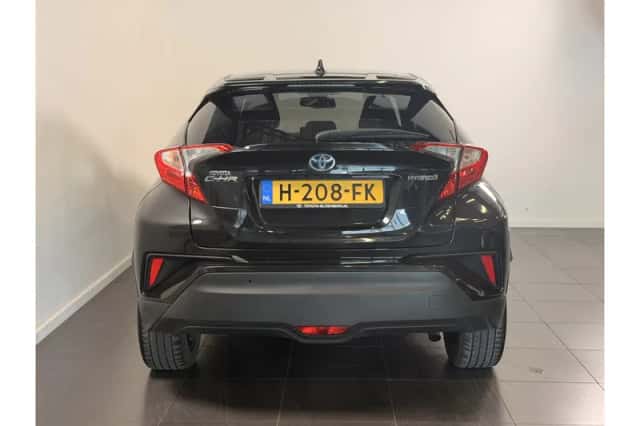 Toyota C-HR (2019) thumbnail 4